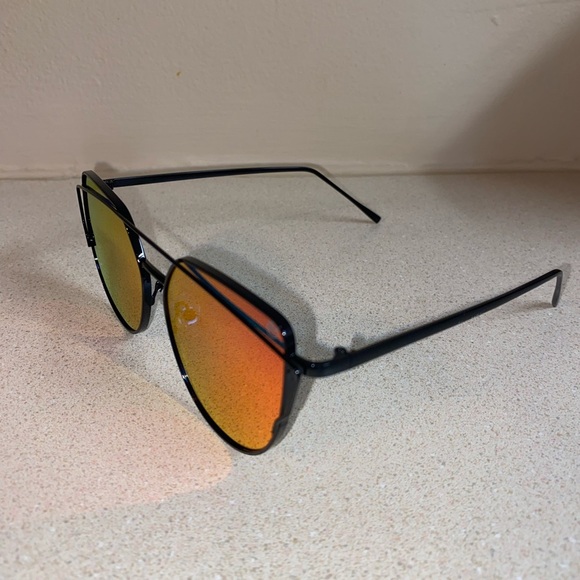 Fashion Metal Aviator Sunglasses - Picture 3 of 4